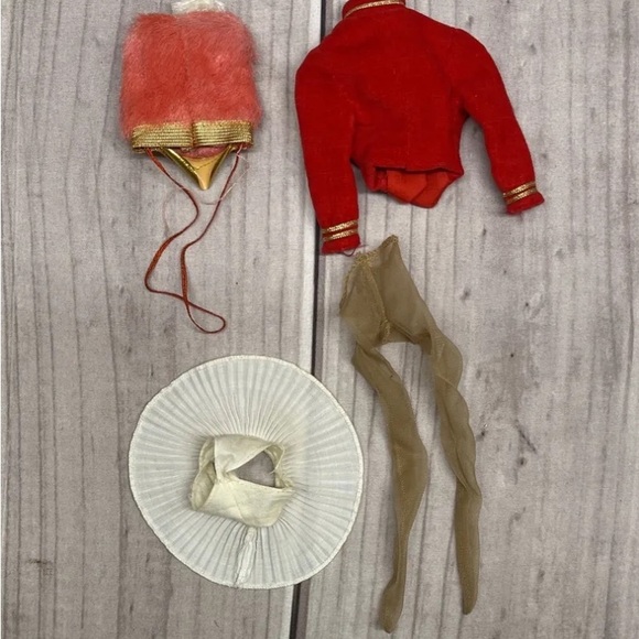 Vintage 1960’s Barbie #0875 Drum Majorette Outfit 4pc Jacket Nylons Skirt Hat - Picture 2 of 3